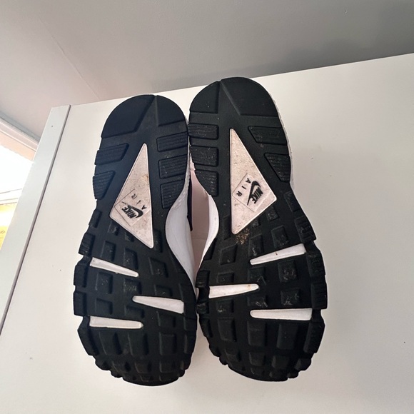 Nike Huaraches, size 7.5 - Picture 5 of 5